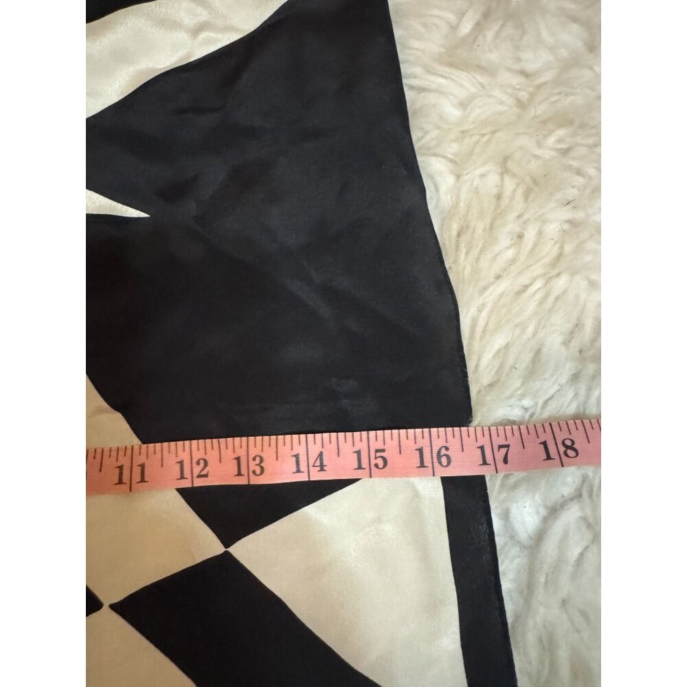 The Metropolitan Museum of Art Black and White Geometric Print Silk Scarf - Picture 4 of 4